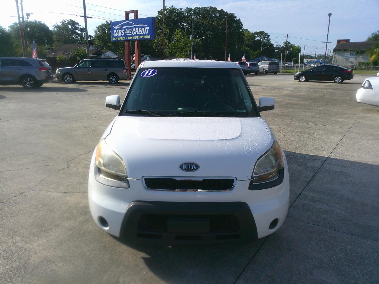 2011 WHITE KIA SOUL BASE; SPORT; + (KNDJT2A21B7) , located at 10405 Abercorn Street, Savannah, GA, 31419, (912) 921-8965, 31.988262, -81.131760 - Photo#0